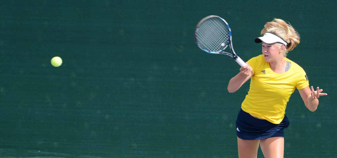 Frida Bostrand på tennisbanan. Foto: Krisztian Lakatos, EYOF Györ 2017